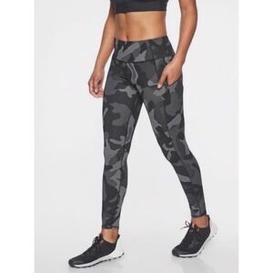 Athleta Camo Contender 7/8 Powerlift Tight Leggings in Black Size Medium